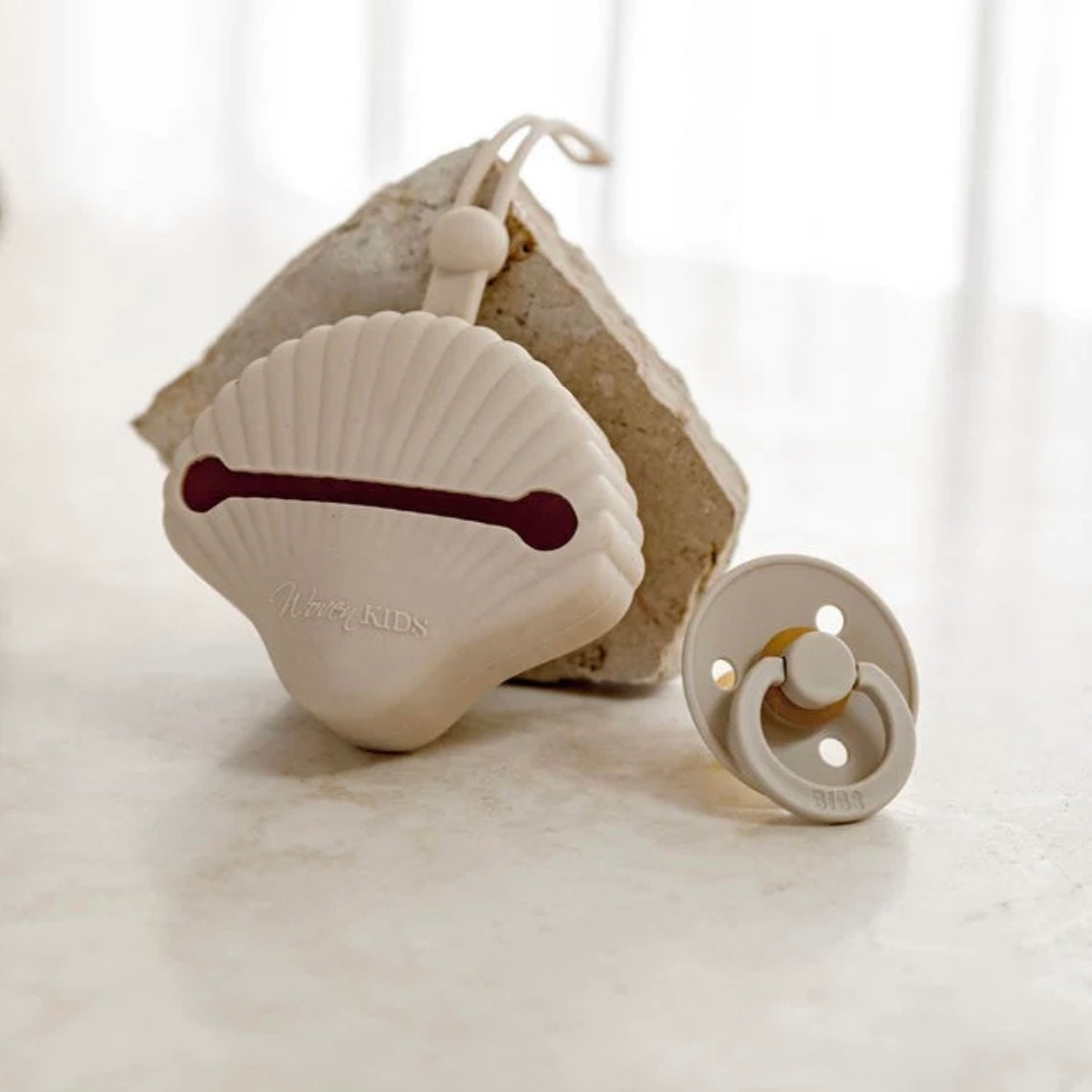 Shell Dummy Holder - Sand INDIGO ATTIC 
